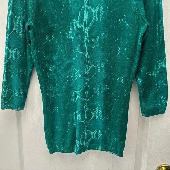Ricki’s Cardigan Snakeskin Print V-Neck Button Front Fitted 3/4 Sleeves Green XS - Picture 8 of 15